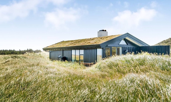 Rødhus House | Oceanfront Escape at "Aatu" - Steps from the Sea