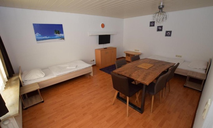 Mohringen-Nord Apartment | Family-Friendly AB Apartment Objekt 39 with Restaurant Access