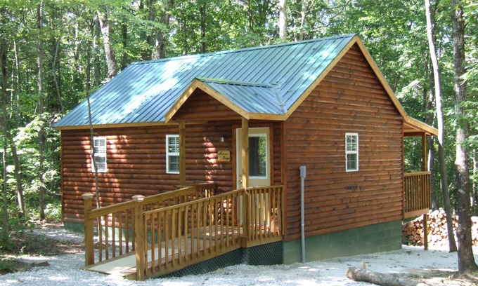 Spencer Cabin | Pet-Friendly Cumberland Plateau Retreat with Kitchen Amenities