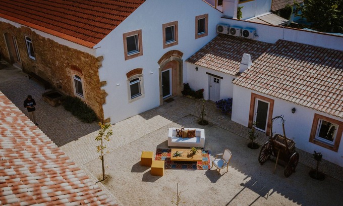 Alenquer Cottage | Relax at Aba da Serra: Poolside Oasis with Breakfast Included