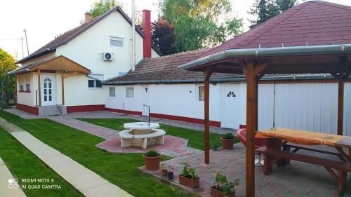 Abadszalok House | Abacskó Ház: 10/10 Rated with Pool and Ocean Views
