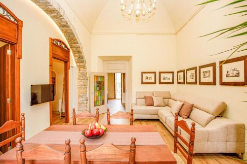 Besalu Apartment | Discover ABADIA: Unique Pool in the Heart of the City