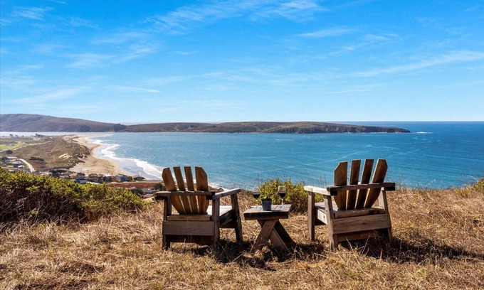 Dillon Beach House | Abalone Alcove: Beachfront Retreat with Game Room & Hot Tub