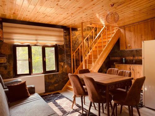 Dereceoren House | Discover Abant Yeşil Vadi Koç Pansiyon: 8.7/10 & Family-Friendly