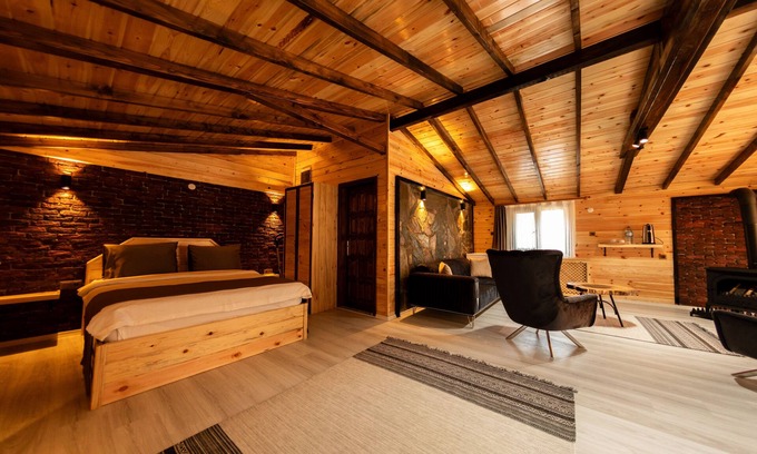 Dereceoren Hotel | Explore Abant Zumrut Dag Evi: Spa Retreat with Hot Tub