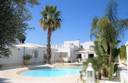 Fanusa Bed & Breakfast | Inviting Abbèntu B&B: 4-Star Retreat with Ocean Views