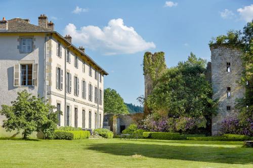 Thauron Bed & Breakfast | Oceanfront Bliss at Abbaye du Palais - Rated 9.3/10