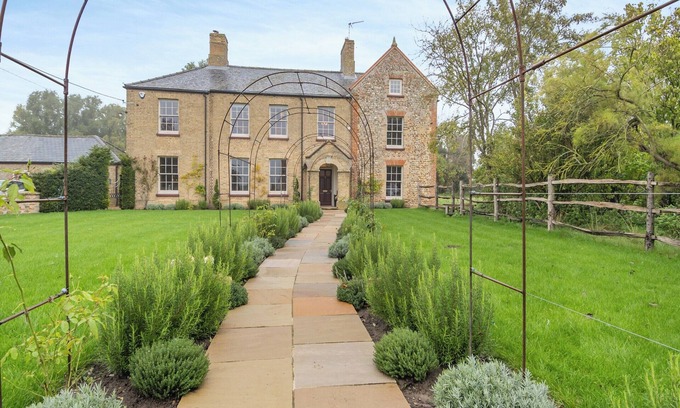 Wereham Cottage | Spacious 8-Bedroom Retreat in Barton Bendish, Near Kings Lynn