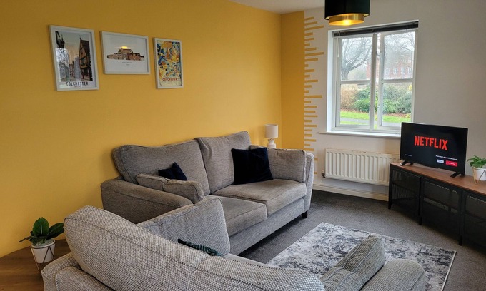Colchester Apartment | Tranquil Abbey Field Birch Apartment with Pool & Breakfast
