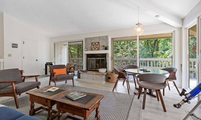 Fontana Condo | Unwind at Abbey Springs Escape - Pet Friendly & Poolside