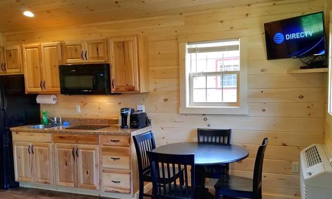 Abbot Hotel | Highly Rated Abbot Trailside Lodging with Family-Friendly Amenities