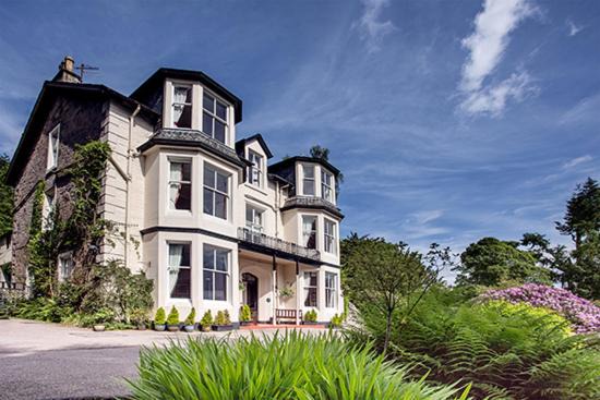 Innellan Hotel | Oceanfront Retreat at Abbots Brae Hotel - Family Friendly
