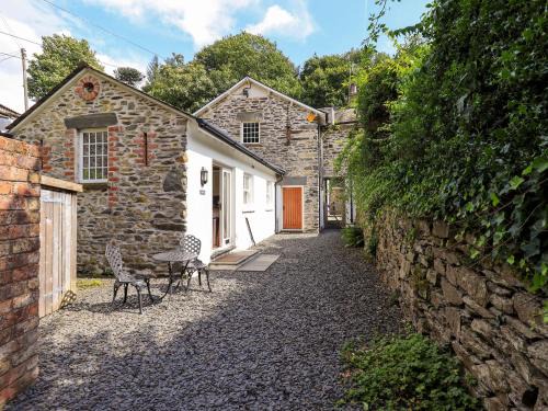 Penny Bridge House | Pet-Friendly Abbots Reading Suite for Your Next Getaway