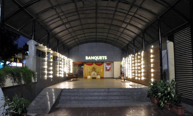 Vashi Hotel | Abbott Hotel: Family-Friendly Stay with Great Amenities