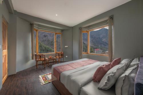 Chitkul Hotel | Cozy Abbu's Dream Nest: Pet-Friendly & Family-Oriented Stay
