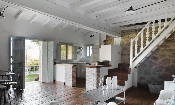 El Raso Cottage | Discover Abejas 2 El Vergel de Chilla - Pet Friendly Retreat
