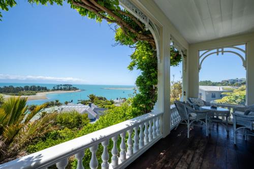 Britannia Heights Apartment | Abel Abode -Te Whare Rangi