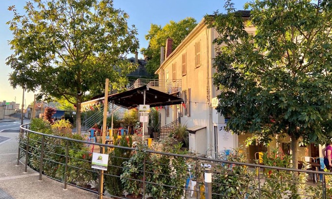 Brive-la-Gaillarde Hotel | Budget-Friendly Abelha Hôtel Le France with Family Amenities