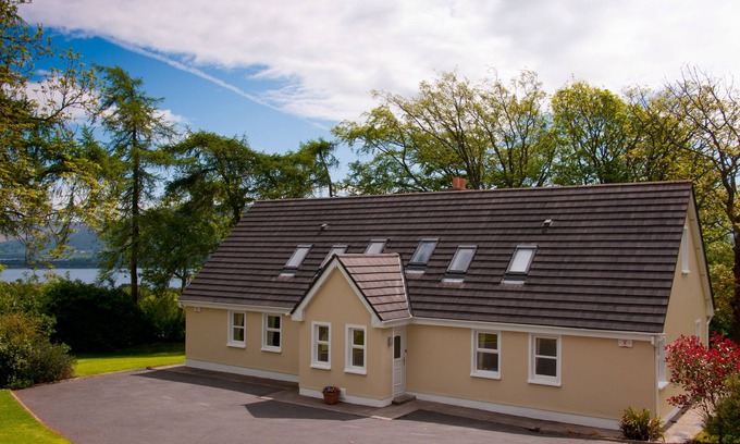 Hollywood Cottage | Idyllic Abhainn Ri Farm Cottages with Lake & Mountain Views