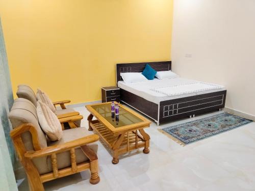 Faizabad House | Family-Friendly Stay at Abhash Sadan - Pet Welcome!