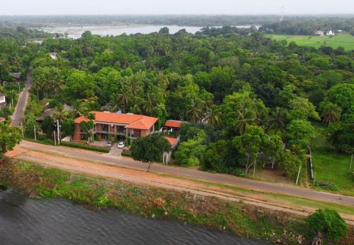 Anuradhapura Hotel | Discover Abhaya Mandapa: Family-Friendly with Dining Options