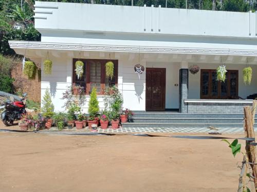 Devikolam Bed & Breakfast | Discover Abhayam: Family-Friendly Hotel with Breakfast Included
