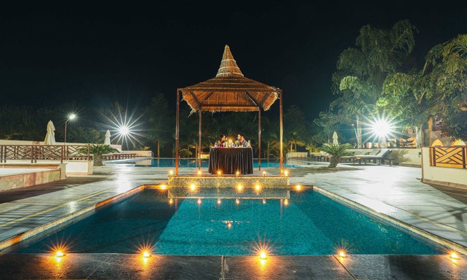 Sawai Madhopur Hotel | Explore Abhyaran Resort Ranthambore: Relax by the Pool