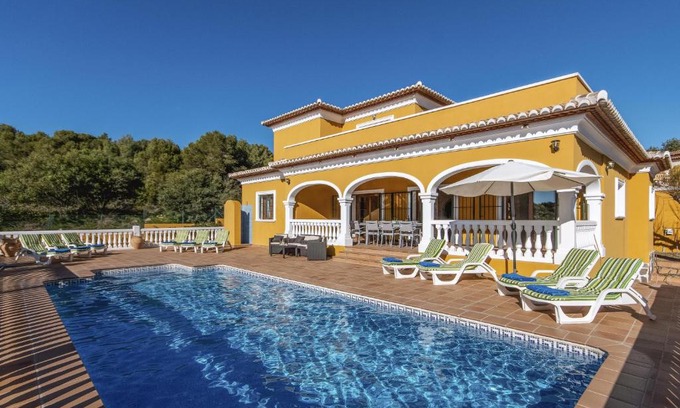Urbanizacion La Mandarina Villa | Pet-Friendly Abiar: Family Retreat with Pool Access