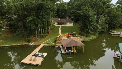 Jacksons' Gap House | Discover Family-Friendly Fun at Abigail's Lake Haven