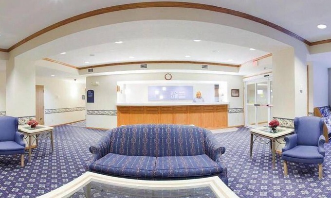 Abilene Hotel | Family-Friendly Holiday Inn Express Abilene with Pool & Spa