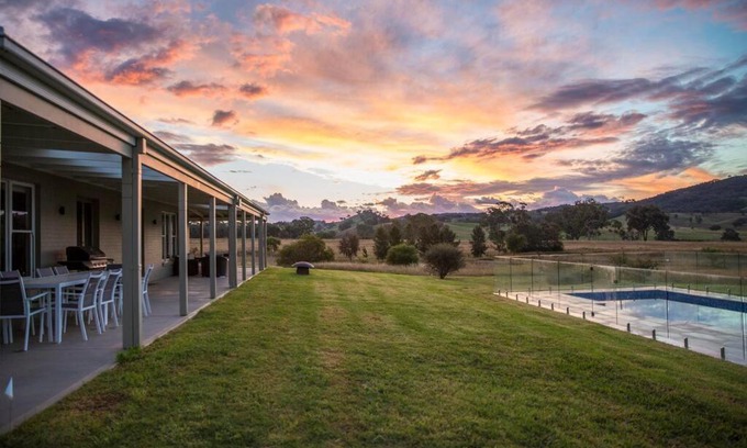 Erudgere House | Relaxing Abingdon House - Mudgee Retreat with Pool & Kids' Fun