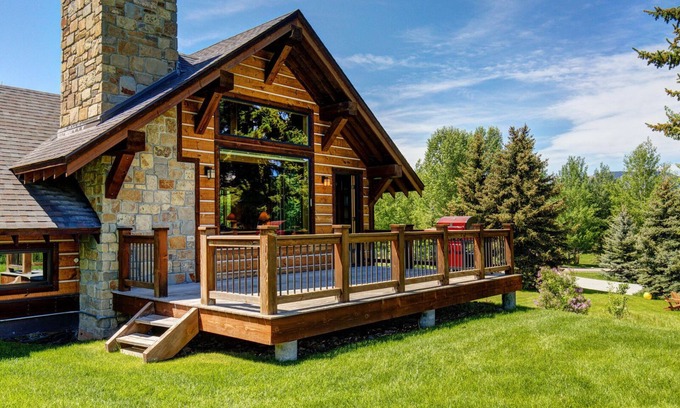North Gros Ventre House | Experience Outdoor Living at Abode's Skyline Ranch Home