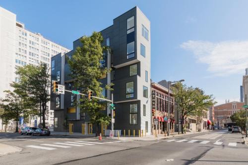 Chinatown Apartment | Modern Abode XS House: Architectural Flat for Families
