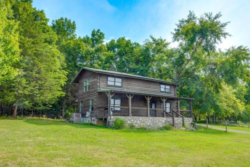 Rutherford County House | Relaxing Murfreesboro Cabin Near Downtown Attractions