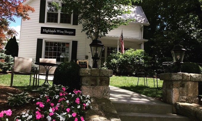 Highlands Apartment | Discover Downtown Highlands Above a Wine Shoppe!
