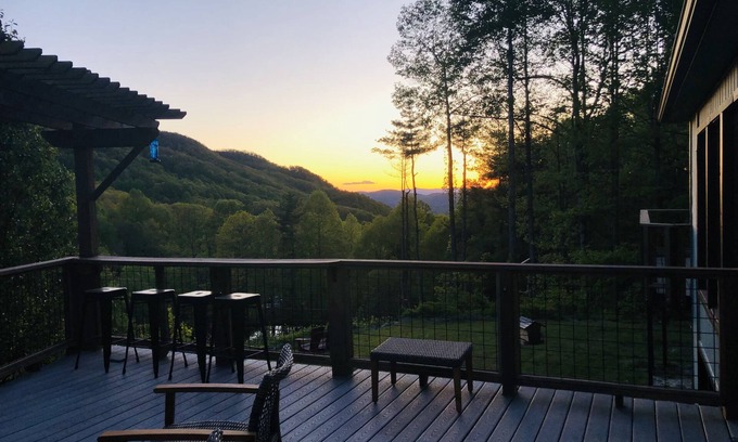 Fairview House | Escape to Above Asheville: Family & Pet-Friendly Retreat