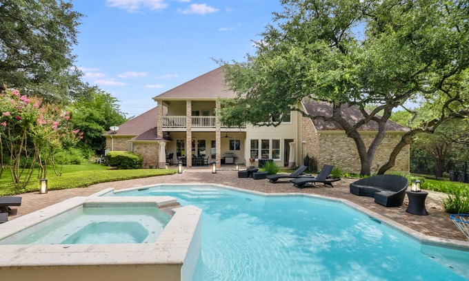 Austin House | Enjoy a Free 4th Night Near Austin Country Club & Spa