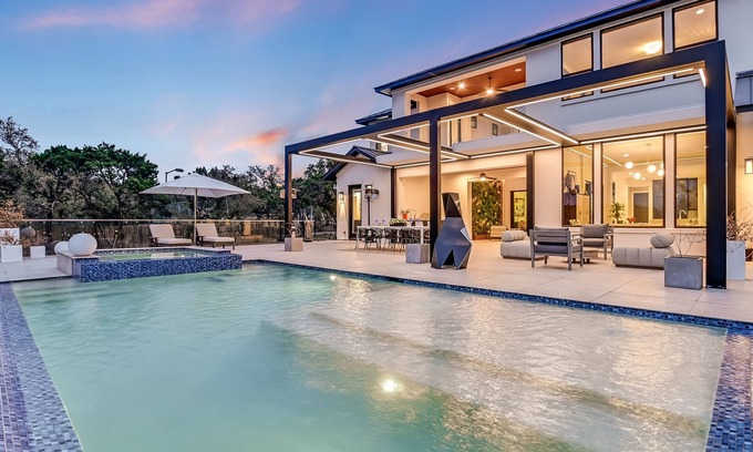 Austin House | Unforgettable Getaway at Above Collectic: Pool & Game Room