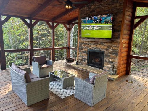 Morganton House | Above Expectations-New Exterior-Sleeps 8-Hot Tub-Games Galore-Nature