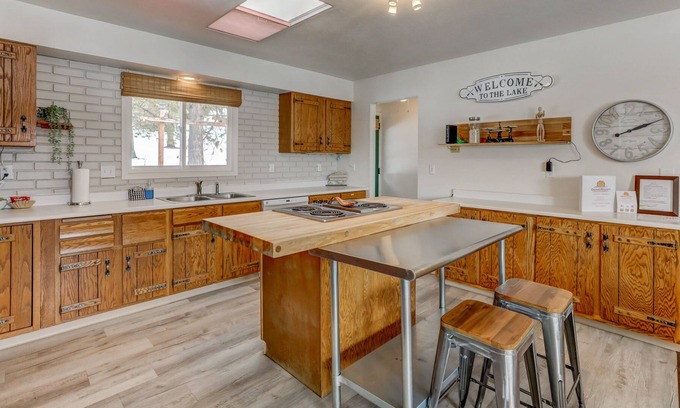 Cascade House | Above Par: Steps from Lake, Golf & Family-Friendly Fun