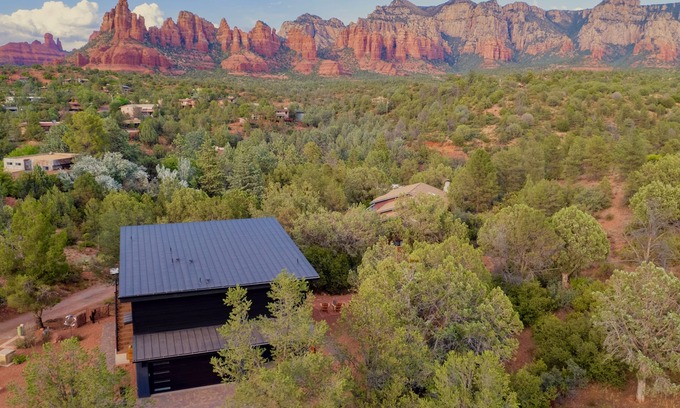 Sedona House | Elevated Views and Family-Friendly Amenities Await!