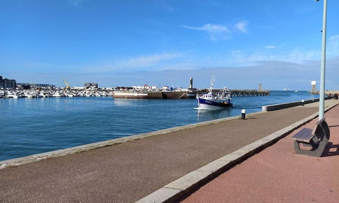 Fecamp Apartment | Discover Abri Côtier: Breathtaking Views of the Harbor