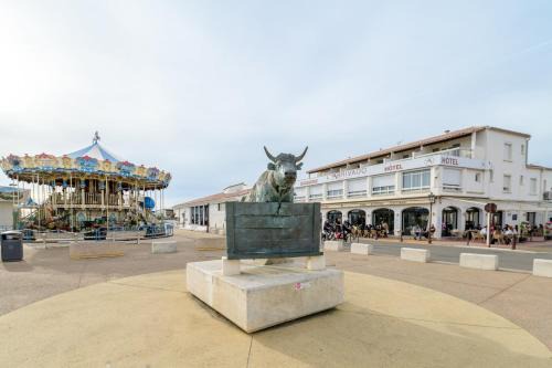Saintes-Maries-de-la-Mer Hotel | Experience Oceanfront Bliss at Abrivado with Pet-Friendly Amenities