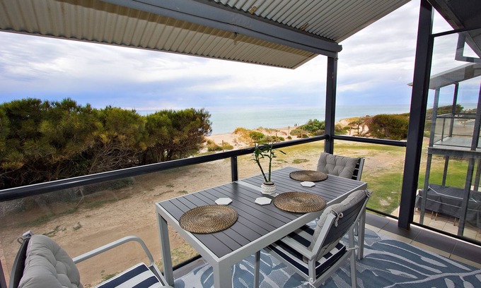 Semaphore Park Apartment | Ocean View 2 Bedroom Unit at Sandy Feet - Rated 9.6/10