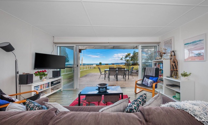 Long Beach House | Ultimate Beachfront Escape at Long Beach, Rated 9.6/10