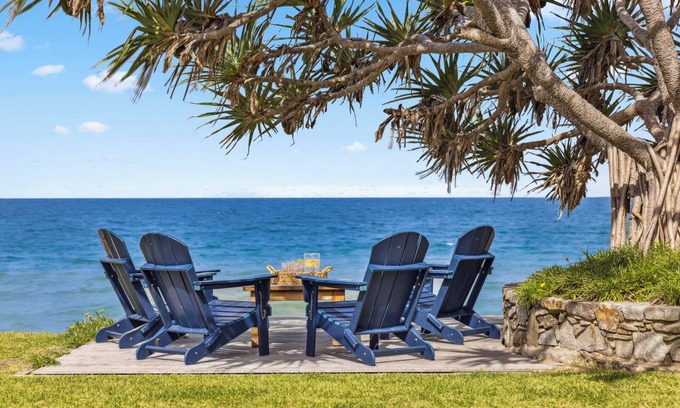 Sapphire Beach House | Beachfront Bliss: Hampton on the Beach with Pet-Friendly Perks