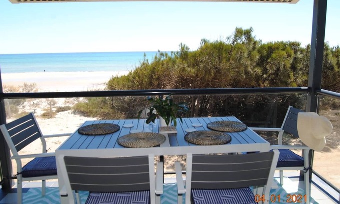 Semaphore Park Apartment | Oceanfront 2-Bedroom Unit with Pool and Spa at Sandy Feet