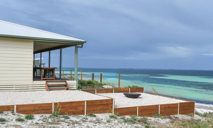 Moorowie House | Ultimate Beachfront Retreat at Hardwicke Bay – 10/10 Rated