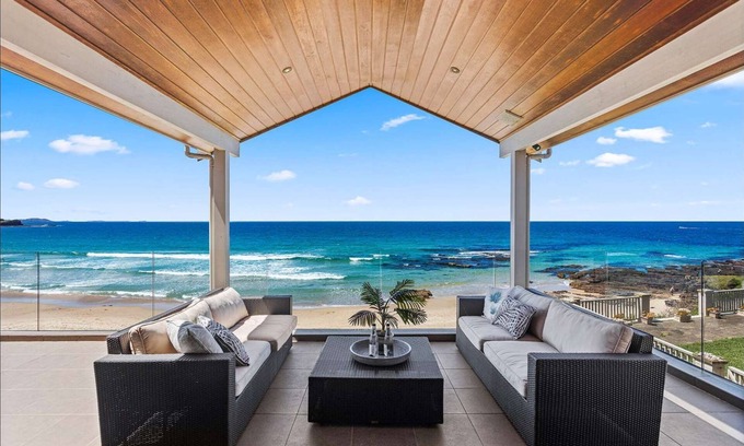 Shellharbour House | Beachfront Retreat with Pool & Ocean Views Near Sydney