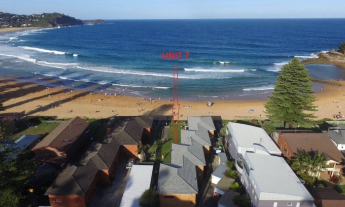 Avoca Beach Apartment | Premier Ocean View Hotel: Beachfront Between the Flags